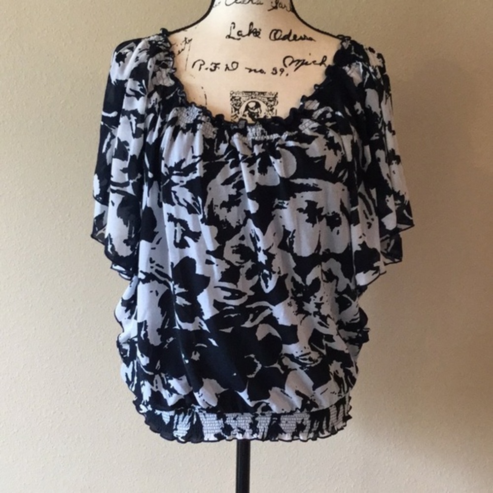 Flowery top with elastic bottom